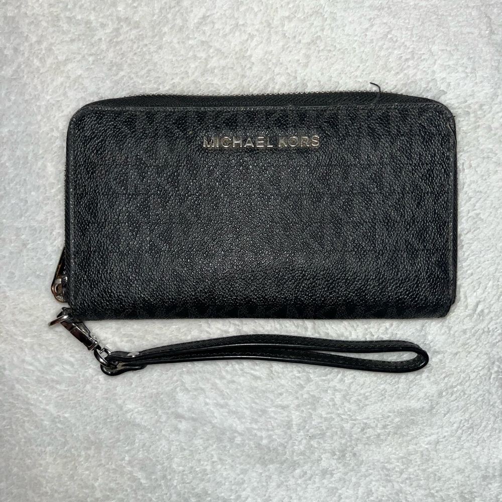 Michael Kors Wristlet Wallet -
